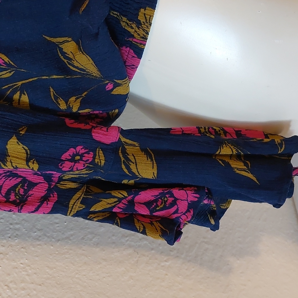 Express top. Very feminine blue floral. Size S/P. Pre-owned, very gently used. - Picture 2 of 5